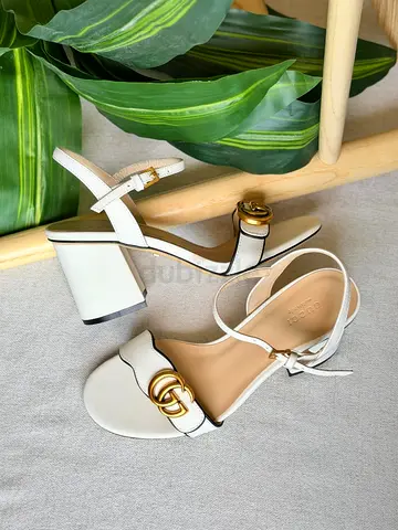 Gucci White leather mid-heel sandals with gold buckle