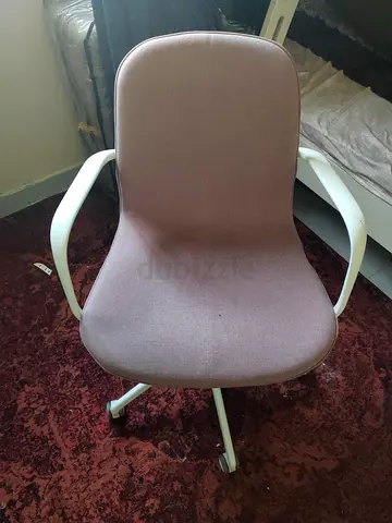 Perfect shape swivel office chair with armrests - light pinkish fabric