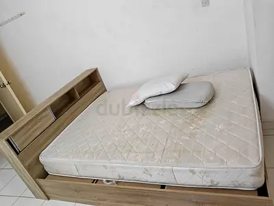 Queen size bed with mattress