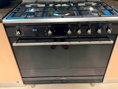 Smeg top gas oven electric brand new condition
