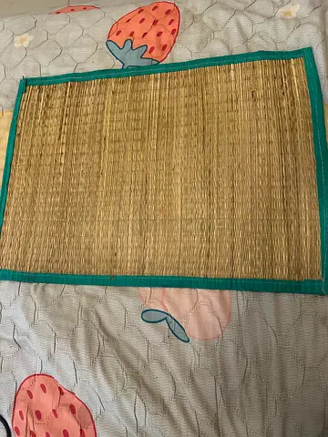 Natural Woven Straw Mat with Green Trim