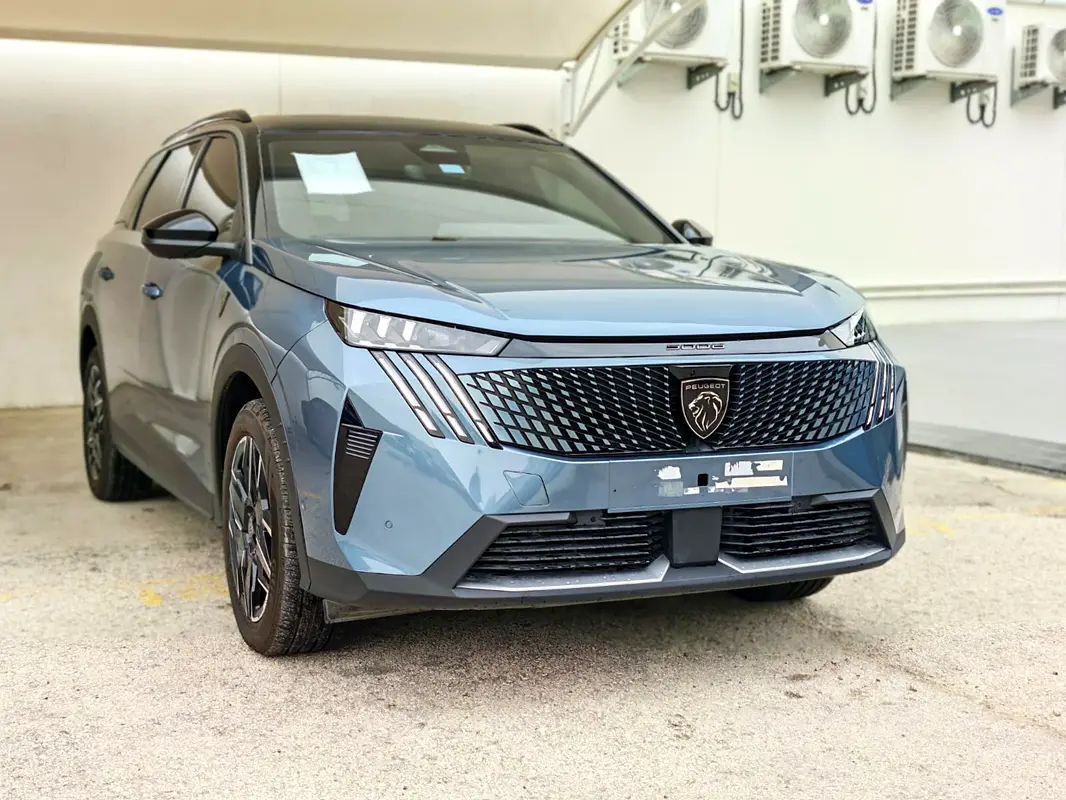 Peugeot 5008 2025 — photo 1 of 15