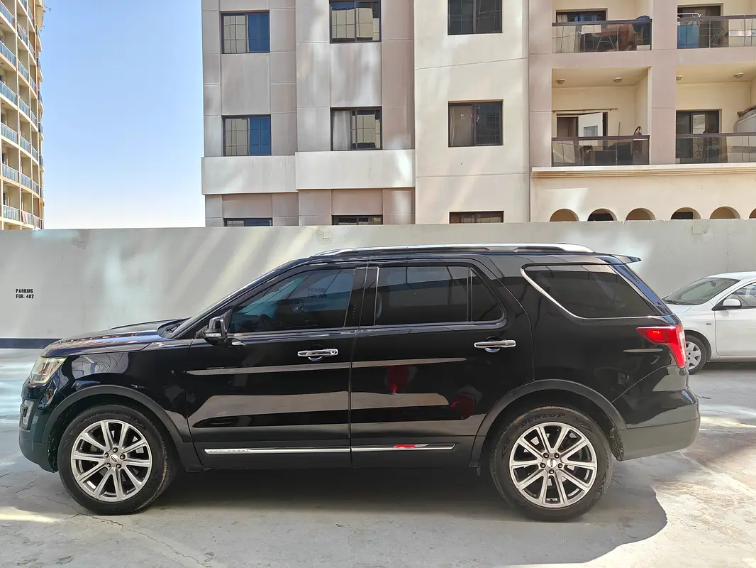 Ford Explorer 2016 — photo 1 of 10