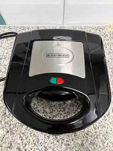 Black  Decker sandwich maker / grill - excellent working condition