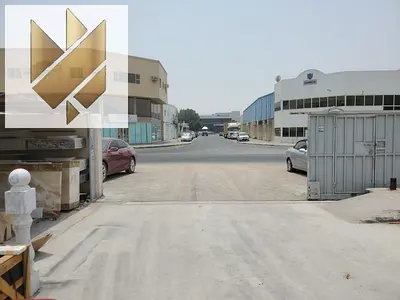 للإيجار السنوي حوطه مع مستودع بالصناعية11 تصلح لجميع الانشطه  الشارقة فرصة ممتازة مساحة: 20000 قدم مربع