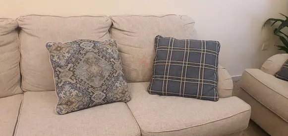 Light beige 5-seater sofa with cushions - great condition