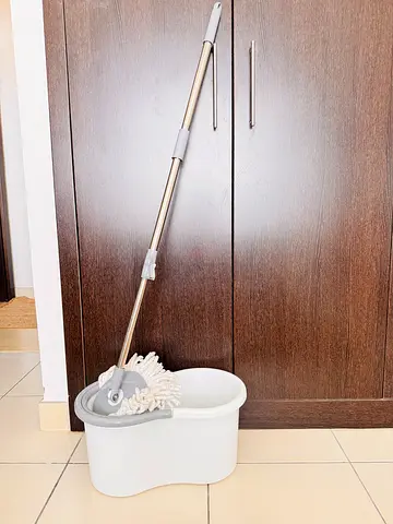 Spin mop with bucket -excellent condition, stainless handle