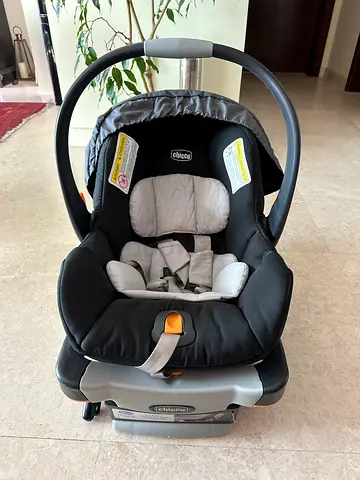Chicco KeyFit 30 Infant Car Seat with Base - Good Condition