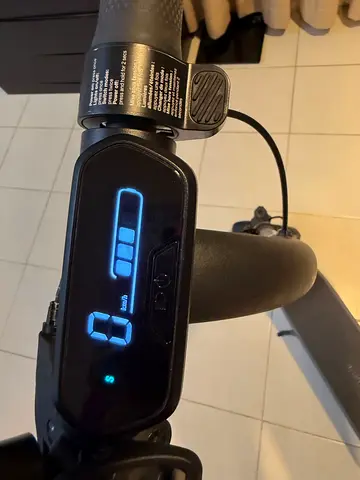 Electric scooter (front view) - working display and controls