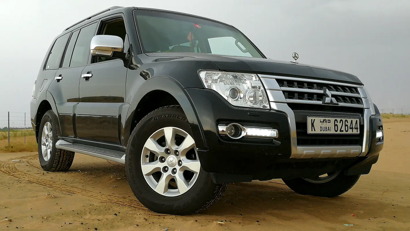 Mitsubishi Pajero 2016 — photo 1 of 8