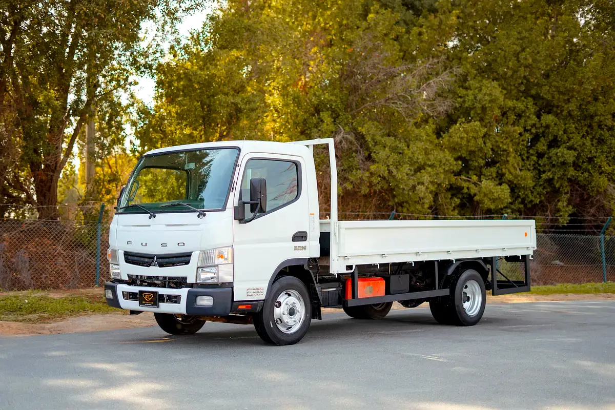 Mitsubishi Canter 2023 — photo 1 of 14