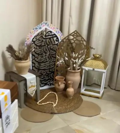 Traditional Arabic Home Decor Set with Vases and Lantern