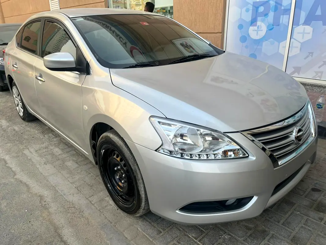 Nissan Sentra 2019 — photo 1 of 6