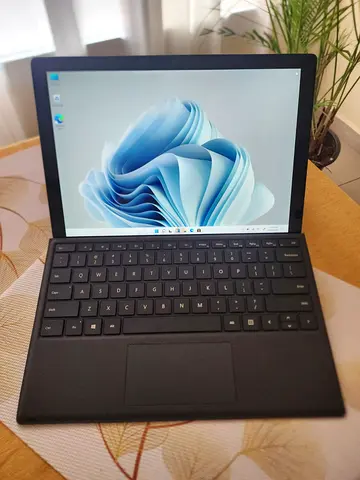 Microsoft Surface pro 7 Corei7  16GB RAM 512GB SSD