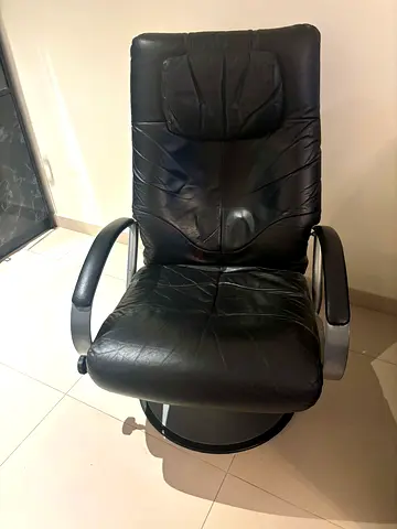 Black leather reclining office lounge chair – good used condition