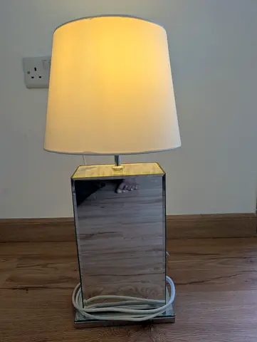 Safavieh McKinley Clear mirrored table lamp with a white shade