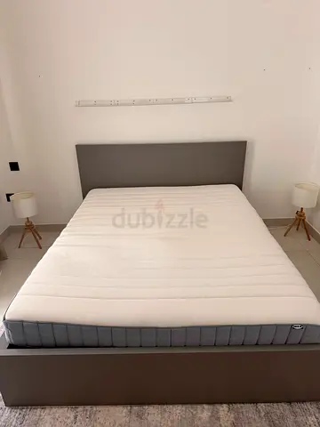 Minimalist Queen Bed Frame with Mattress - Grey
