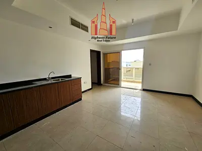 6bhk 2 Hall 1 Majlis big villa gardan parking Maids room balcony wardrobe all Master room 155k,