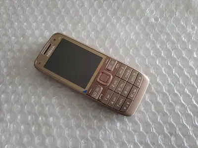 Nokia E52