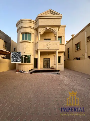 فيلا 5غرف مع حوش كبير وباركينج علي مساحه ارض 5000 قدم للبيع