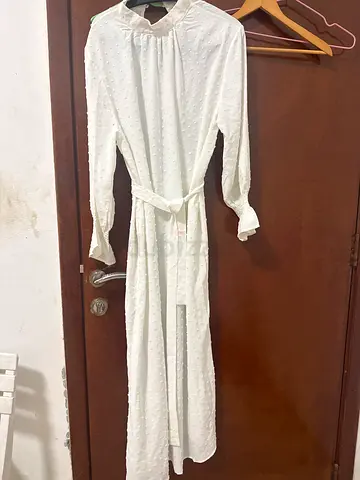 White long sleeve dress with waist tie