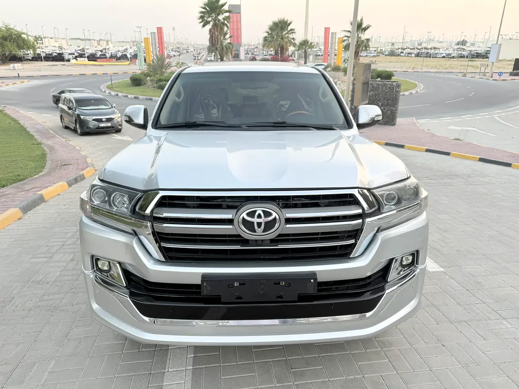Toyota Land Cruiser 2009 — photo 1 of 20