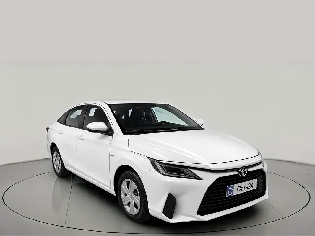 Toyota Yaris 2023 — photo 1 of 13