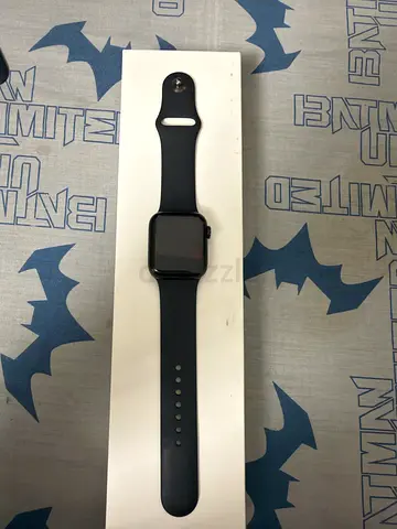 Apple Watch SE (2nd Generation) GPS – 40mm Midnight Aluminum Case • Midnight Sport Band (M/L)