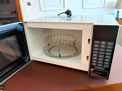 Compact countertop zanussi microwave oven - brand new never used