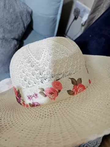 White woven sun hat with floral band – lightly used