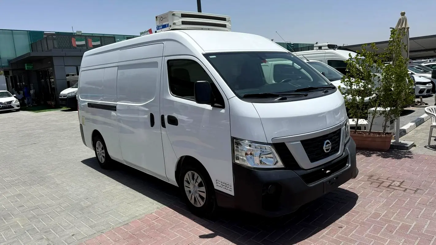 Nissan Urvan 2021 — photo 1 of 10