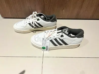 White Adidas sneakers with black stripes - brand new, size UK 8.5, tag attached