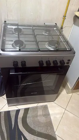 Used freestanding 4-burner gas cooker with oven - good condition