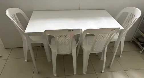 White wooden dining table with 6 matching chairs - good condition