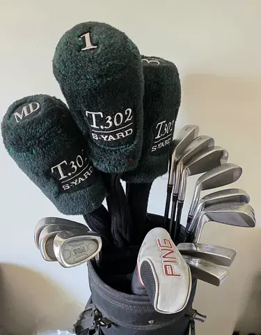 Lightly Used Golf Club Set with Carry Bag
