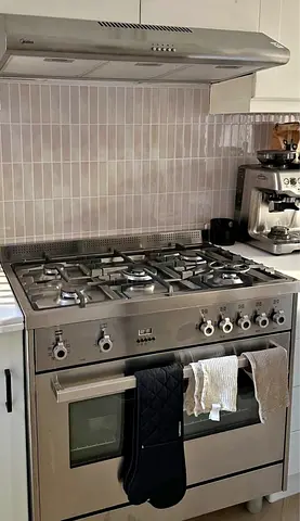 Bertozoni 90 cm top gas oven electric cooker new model slightly used