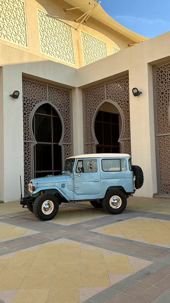 Toyota Land Cruiser 1982 — photo 1 of 6