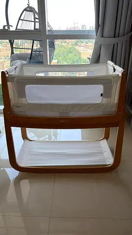 Snuzpod 4 - Wooden bedside bassinet with storage shelf