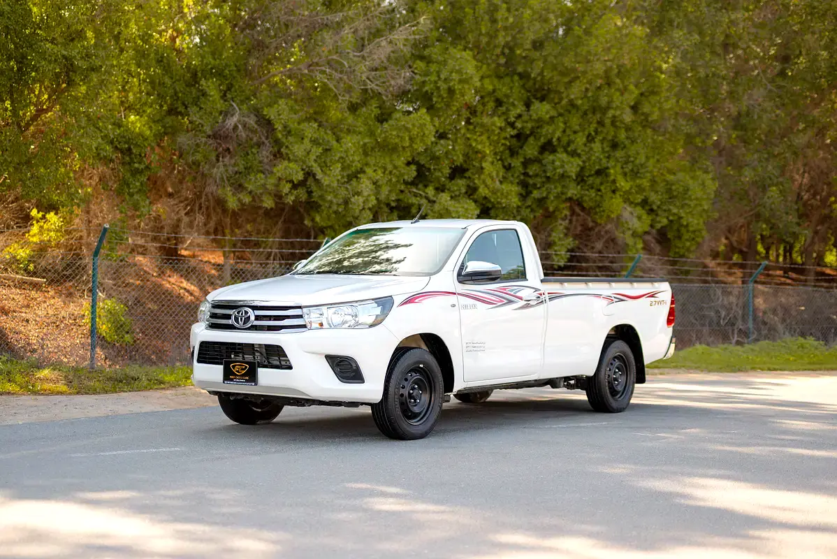 Toyota Hilux 2022 — photo 1 of 14