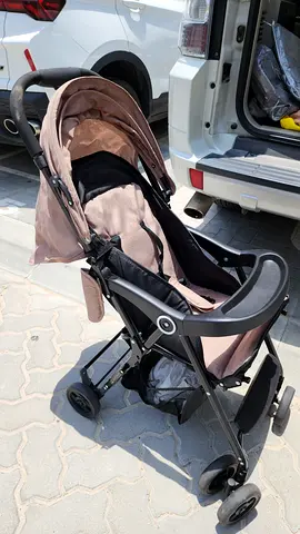 Lightweight foldable baby stroller in good condition