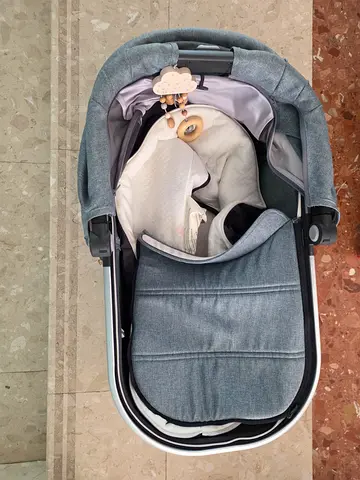 Uppababy Vista stroller with baby carrycot/bassinet