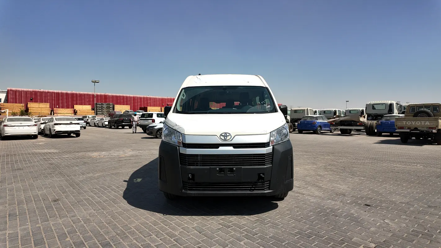 Toyota Hiace 2026 — photo 1 of 6