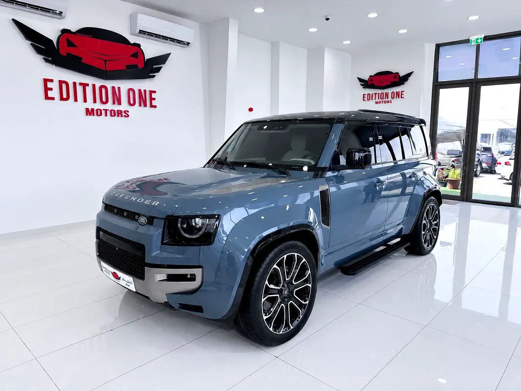Land Rover Defender 2020 — photo 1 of 10