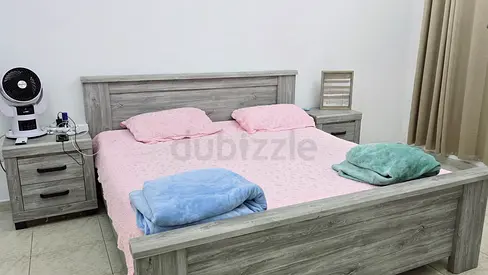 Home box Queen size grey wood bed set - good condition