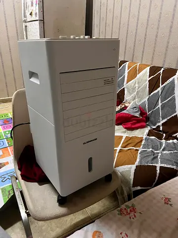 Slim white Olsenmark dehumidifier - good condition