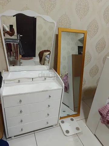 White Dressing Table with Mirror and Drawers