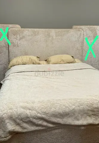 Selling king size bed frame 180/200.