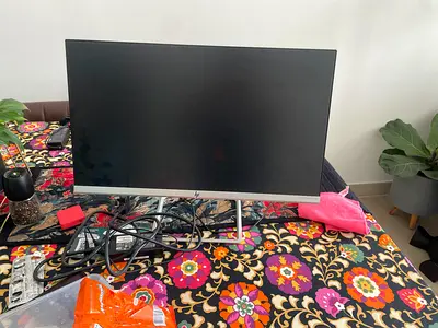 HP 24-inch IPS Monitor with Stand - excellent Condition