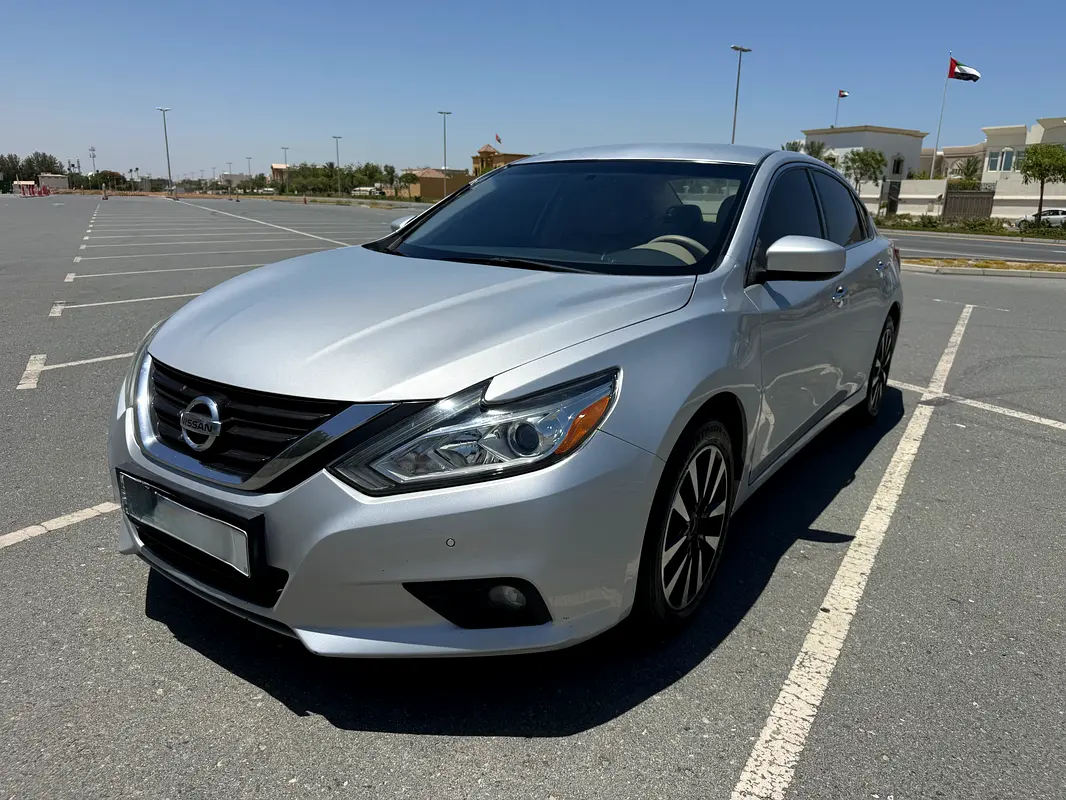 Nissan Altima 2018 — photo 1 of 20
