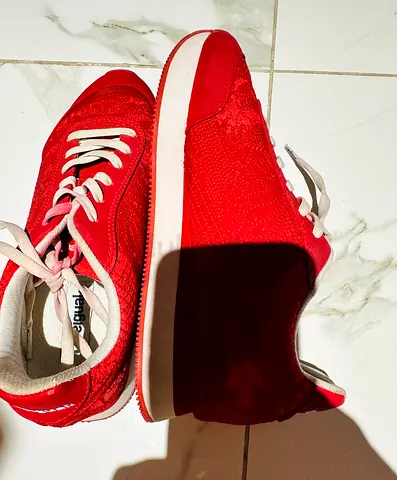 For sale ladies shoes size 6